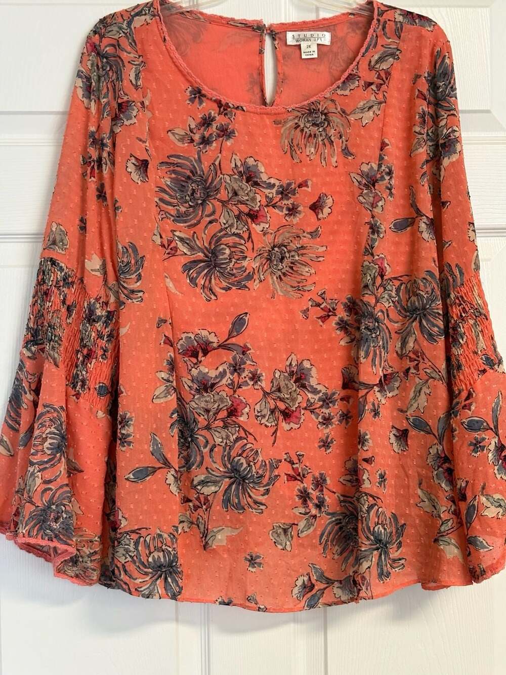 Studio Woman Jpr Blouse Size 2X Coral Floral Print Bell Sleeve Top